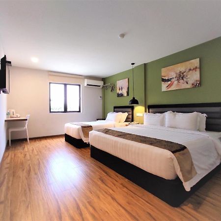 Apple Suites Hotel Sitiawan Exterior photo