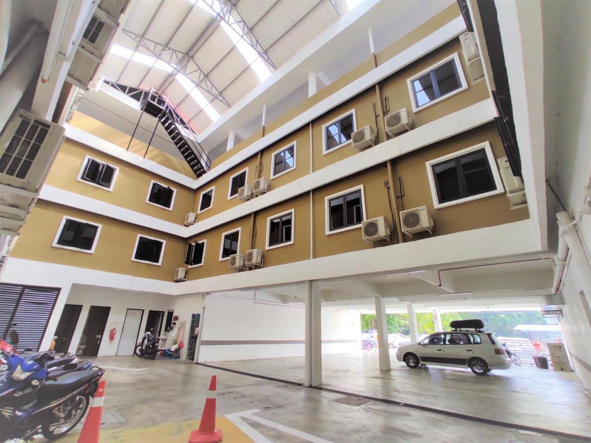 Apple Suites Hotel Sitiawan Exterior photo