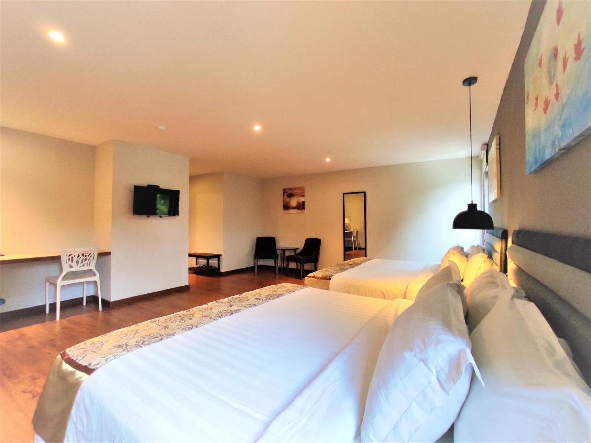 Apple Suites Hotel Sitiawan Exterior photo