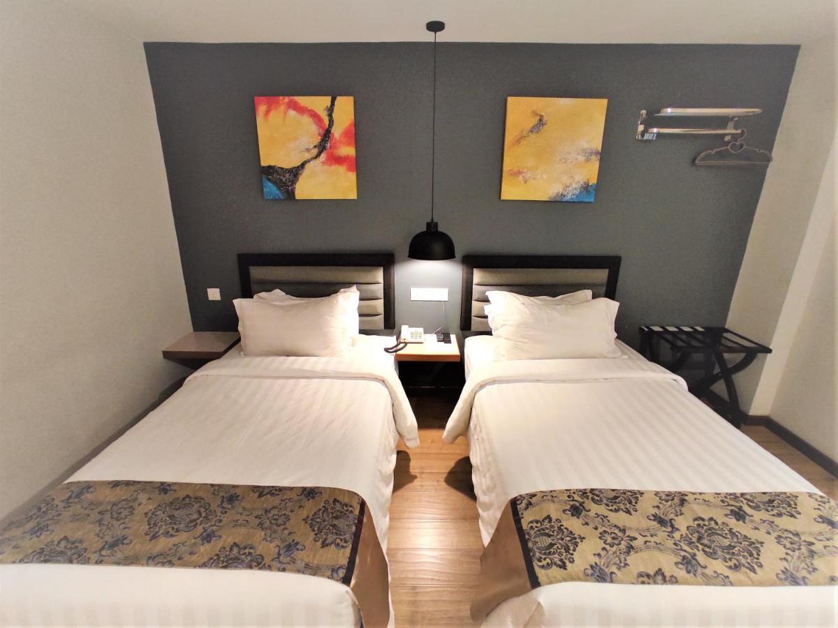 Apple Suites Hotel Sitiawan Exterior photo
