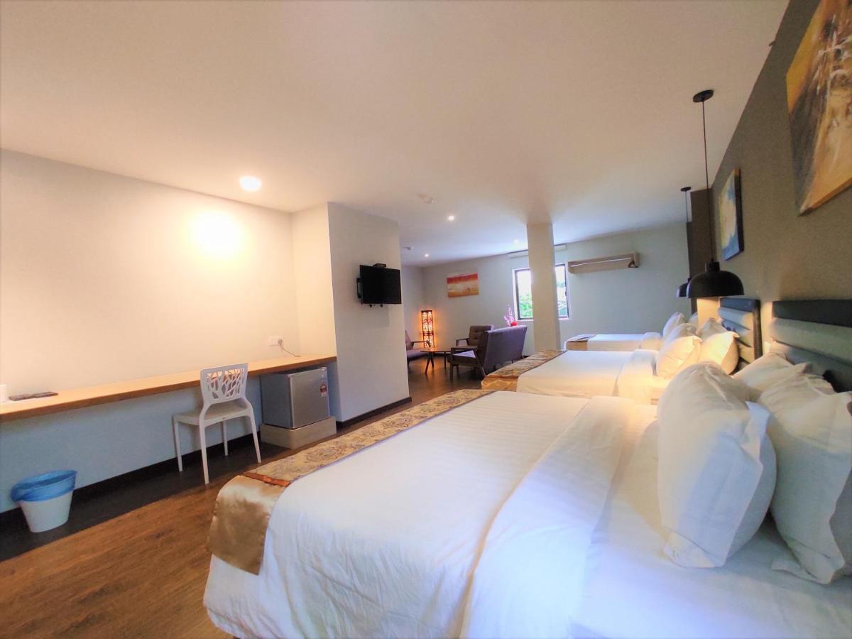 Apple Suites Hotel Sitiawan Exterior photo