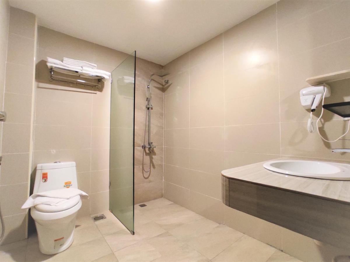 Apple Suites Hotel Sitiawan Exterior photo