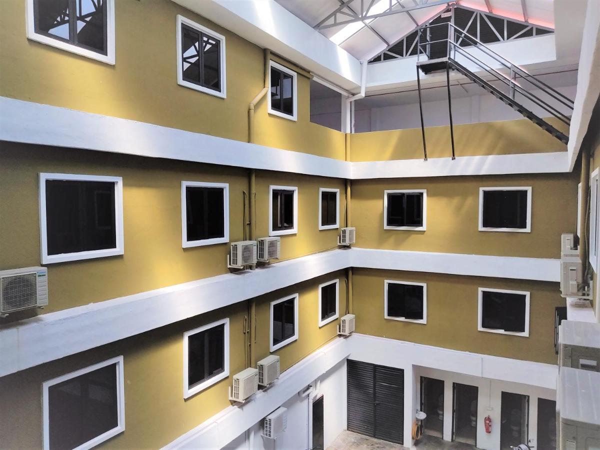 Apple Suites Hotel Sitiawan Exterior photo