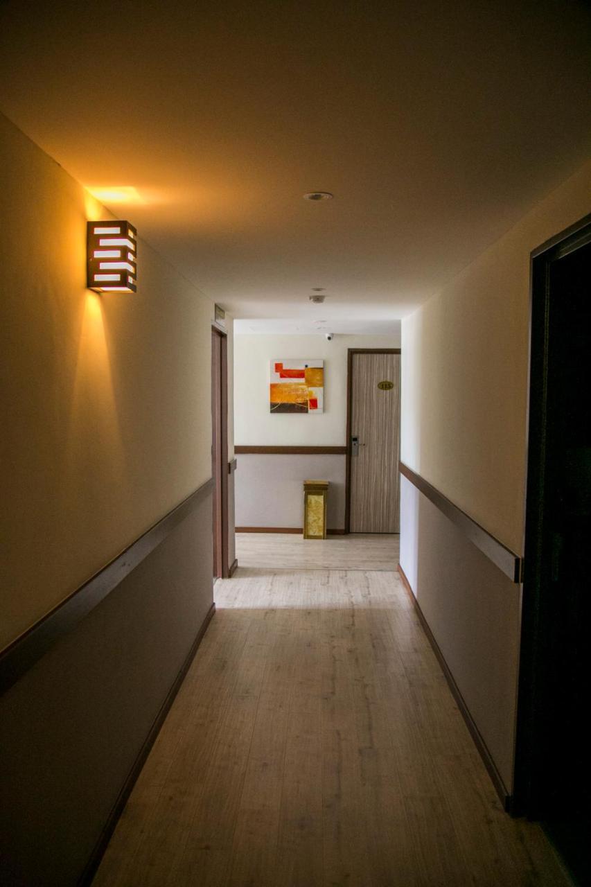 Apple Suites Hotel Sitiawan Exterior photo
